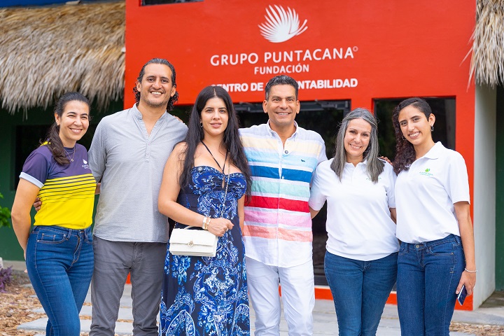 Ismael Cala Foundation y Acevedo Foundation ofrecieron talleres de liderazgo y entregaron útiles escolares en dos escuelas de Punta Cana