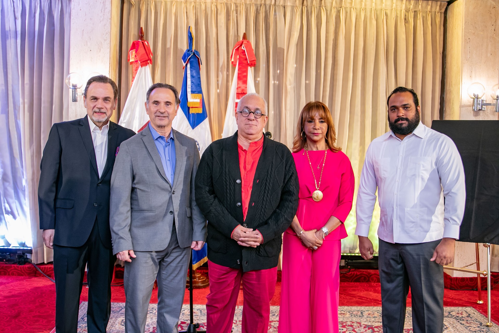 Teatro Nacional presentó la edición especial de lujo de su revista impresa por su 50 aniversario