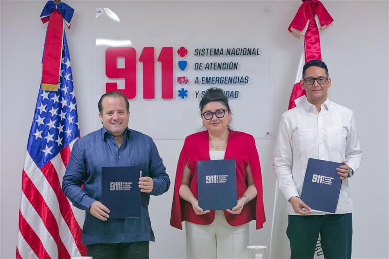 La Embajada de los Estados Unidos y el Ministerio de la Presidencia firman carta de proyecto de US$12 millones para mejorar el sistema de videovigilancia del 911