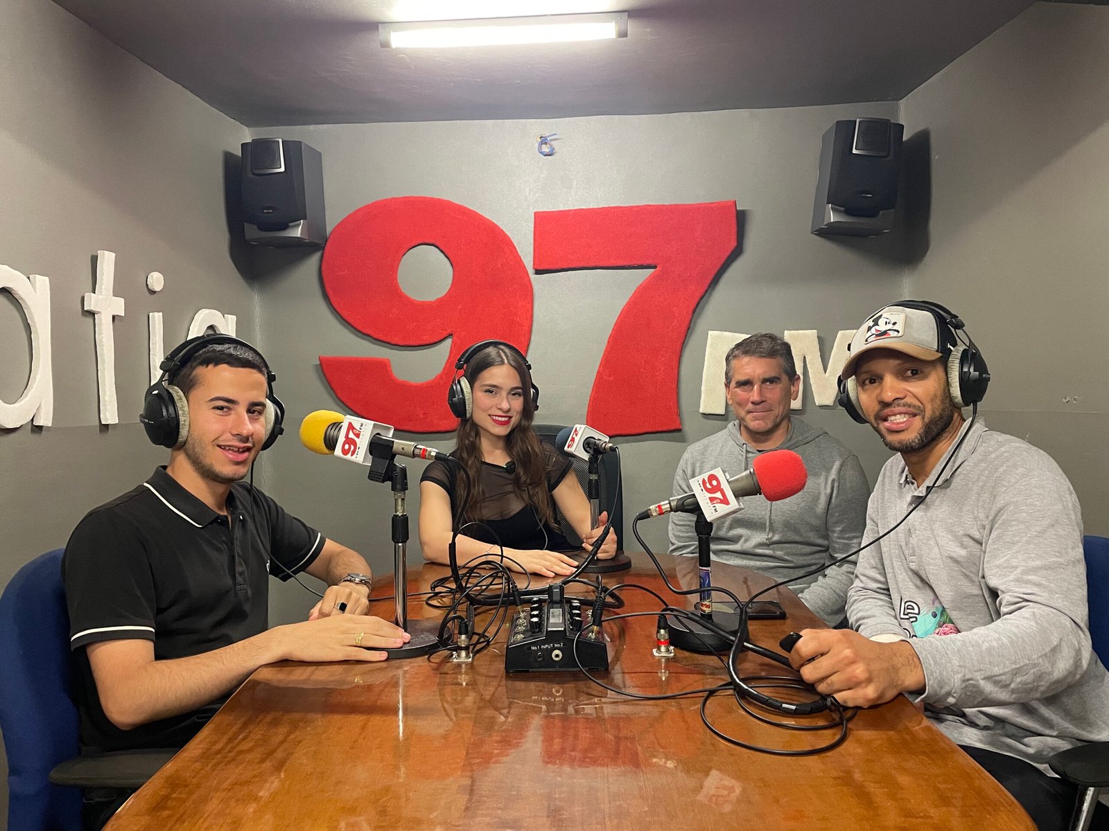 La talentosa Lara Berian nos visita en Arte Kallejero en la 97fm, Bilbao