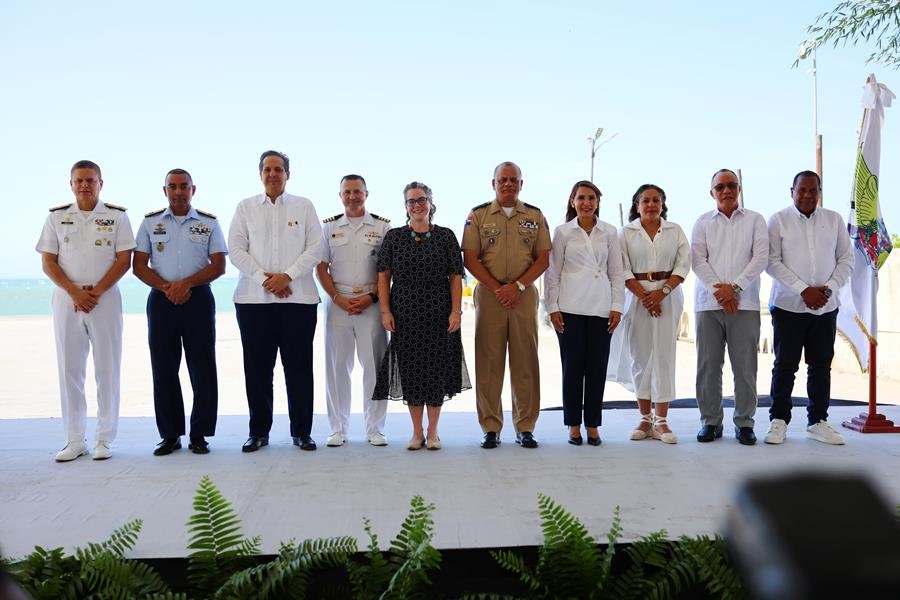 Buque hospital Comfort llega a RD e inicia servicios médicos gratuitos