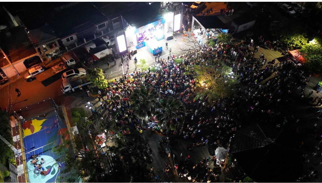 Blachy, Bonny Cepeda, Shadow Blow y Teodoro Reyes causan sensación en El Mega Festival de la Restauración en la plaza Sánchez de Imbert