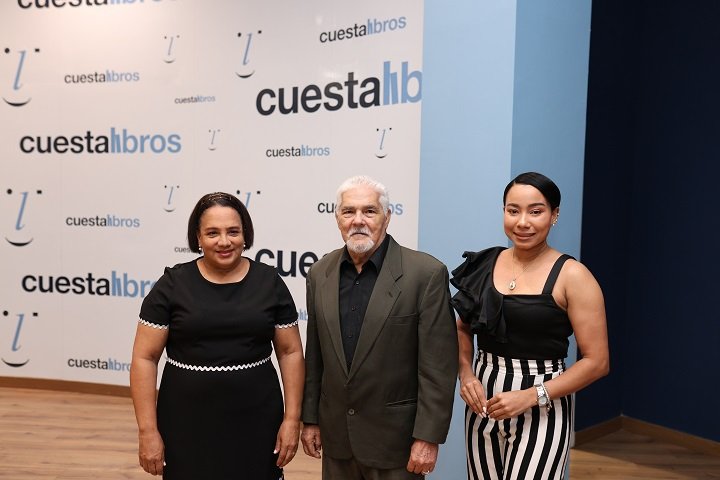 Cuesta Libros recibe a la escritora Karine Bernal Lobo en un Meet & Greet con sus lectores