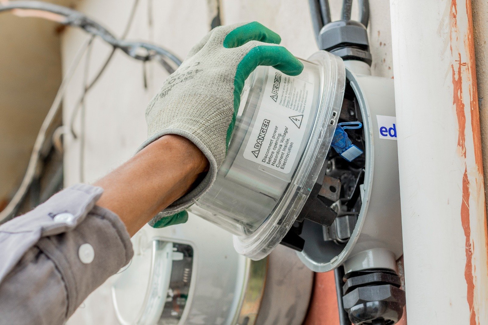 Tribunal impone prisión preventiva a hombre acusado de sustraer medidores de Edesur Dominicana