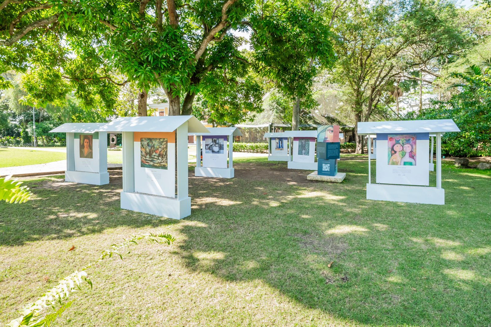 EXPOSICIÓN RETRATOS DE MUJER SE INAUGURA EN LOS JARDINES DEL CENTRO LEÓN